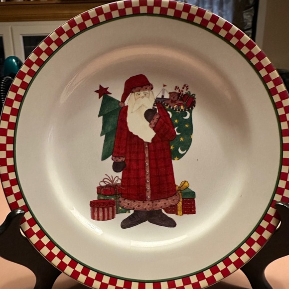 CHRISTMAS MARKDOWN!!  Festive Magic of Santa plates by Debbie Mumm - Picture 3 of 6